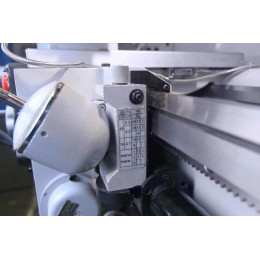 Универсальный токарно-винторезный станок Metal Master ZH 66300 DRO RFS