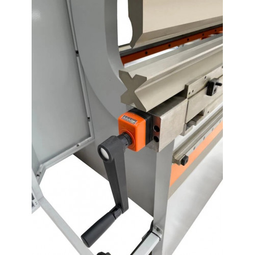 Листогибочный гидравлический пресс Ermaksan Power Bend PRO 3100x100 (с ручным бомбированием)