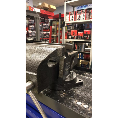 Тиски слесарные вращающиеся KraftWell KRW0200 200 мм