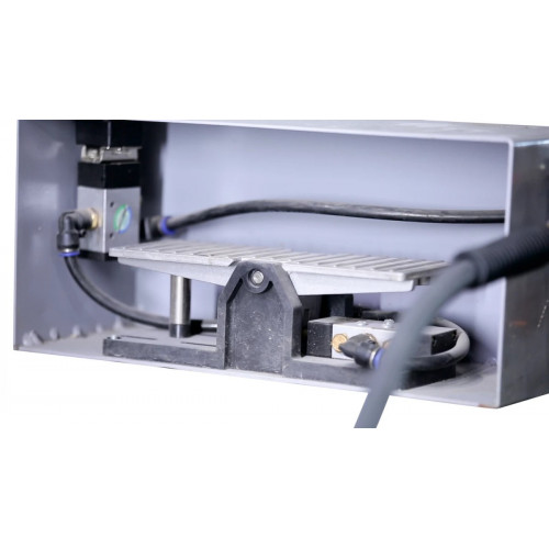 Подъемник ножничный KraftWell KRW260B (г/п 2500 кг, пневматический, напольный, с поворотными лапами)