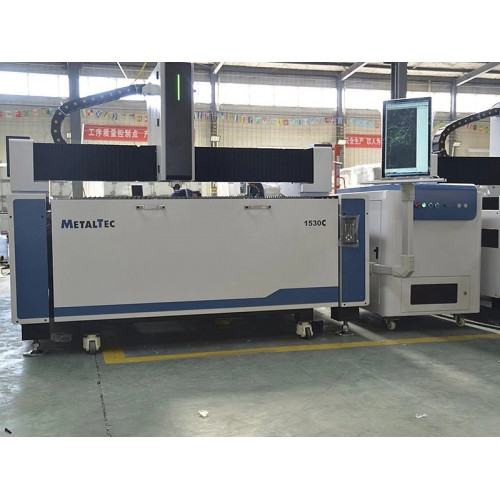 Оптоволоконный лазерный станок MetalTec 1530C (1500W) с ручной сменой рабочих столов