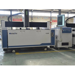Оптоволоконный лазерный станок MetalTec 1530C (3000W) с ручной сменой рабочих столов