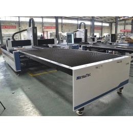 Оптоволоконный лазерный станок MetalTec 1530C (3000W) с ручной сменой рабочих столов