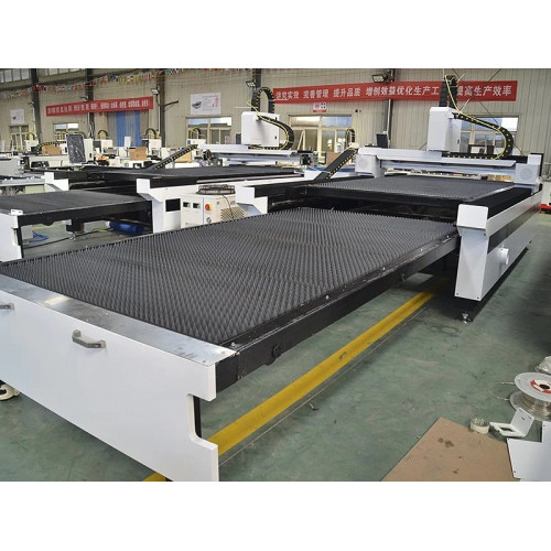 Оптоволоконный лазерный станок MetalTec 1530C (3000W) с ручной сменой рабочих столов