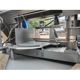 Полуавтоматический ленточнопильный станок MetalTec BS 300CZ